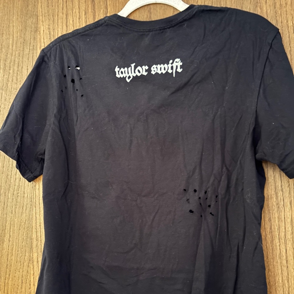 SOLD Taylor Swift Reputation Distressed Tee - Picture 4 of 9